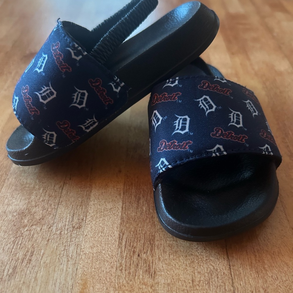 LAST CHANCE MLB Detroit Tigers Infant Sandals Size 5/6